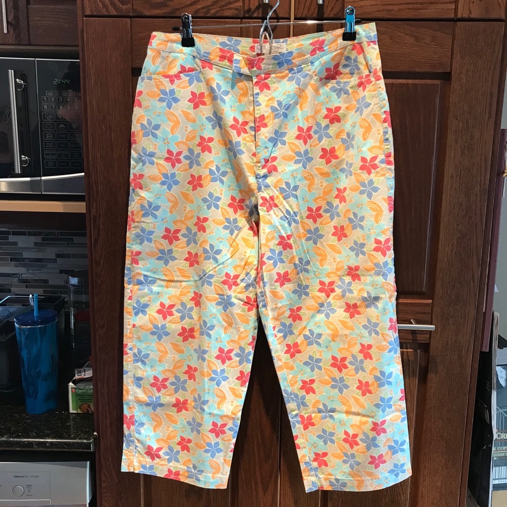 Cute Floral Print Capris ⭐️SALE  3/$20⭐️
